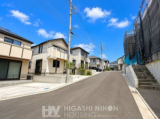 第1種低層住居専用地域にあり4階建以上の建物は建ちにくいため、遮る建物が少なく清々しい青空を感じられます。※画像は一部CG加工を施しています。