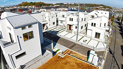 前面道路含む外観