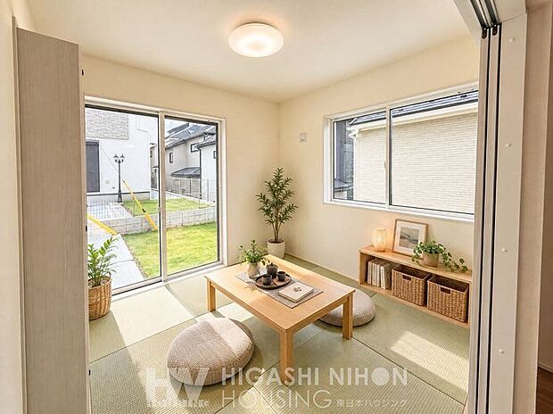 【和室】落ち着きと温もりを感じる和室【バーチャルステージングイメージ写真】本画像はCGにより家具・調度品を配置したイメージです。画像内の家具・調度品は販売価格に含まれず、付帯しません。