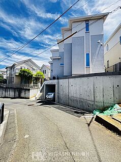 前面道路含む外観