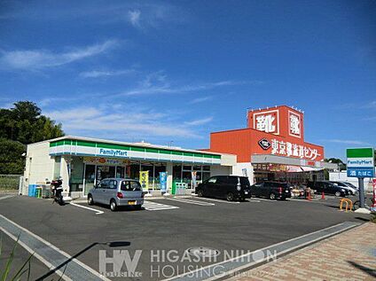 ファミリーマート水沢三丁目店 370m
