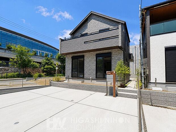 【建物プラン例 (外観写真)】※掲載写真は同社施工事例です。実際の販売物件とは間取り・仕様・設備・外構・色柄等が異なる場合があります。