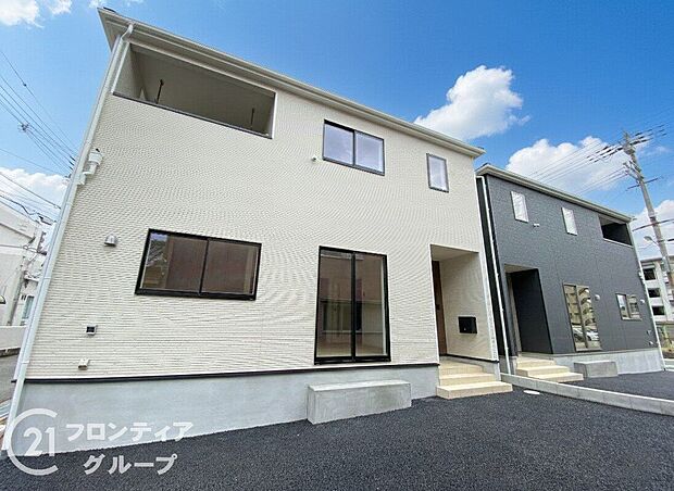 外壁は、汚れにくくメンテナンスのしやすいサイディング材を採用!色あせや日焼けが目立ちにくく、メンテナンス費用も軽減できます。また、ひび割れや破損に強いので安心してお住まいして頂けますね。