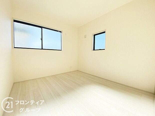 室内はシンプルな仕様となっており、それぞれの好みに合わせたインテリアで、趣味に合わせてレイアウトしやすくなっております。