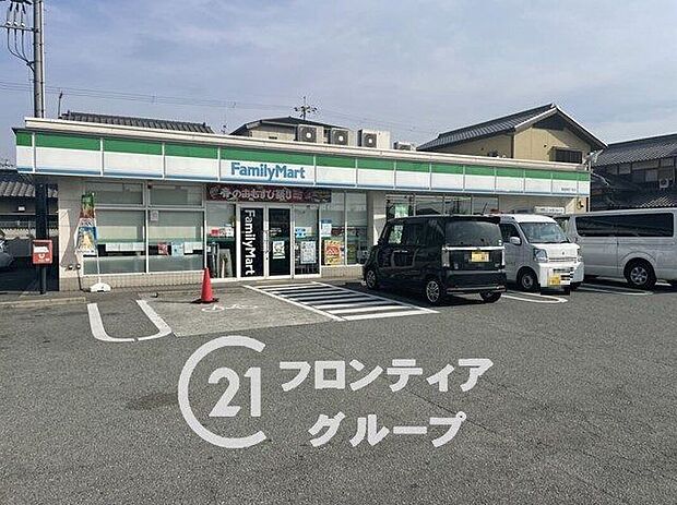 ファミリーマート姫路構四丁目店(約560m)