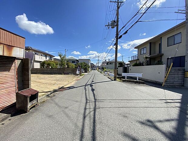 【前面道路含む外観】【現地前道】センチュリーグループにて全国規模の表彰経験多数あり!当社が自信をもってお客様にピッタリの物件をご提案いたします【不動産のプロにお任せください!】