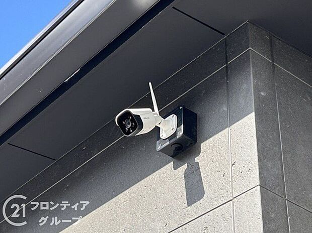 【その他】【施工例/防犯カメラ】見える場所に設置することで防犯意識の高い家をアピールでき、犯罪の抑止力になります。また、万が一事件やトラブルなどが発生した場合も、証拠映像として記録できるため安心ですね。