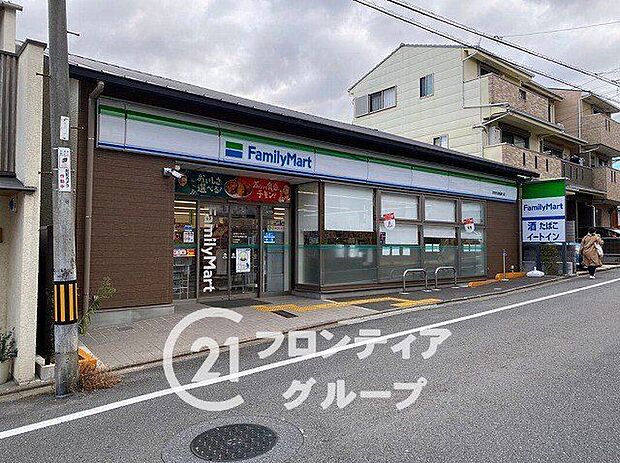 ファミリーマート伏見丹波橋通り店(約580m)