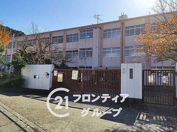 北醍醐小学校(約80m)