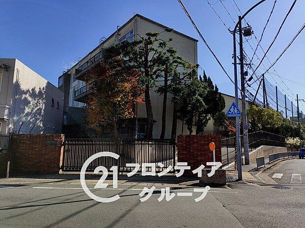 京都市立醍醐中学校(約1,900m)