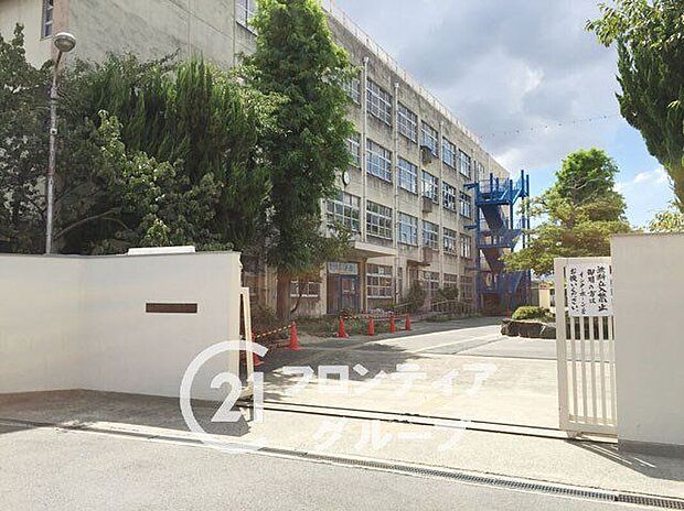 東大阪市立若江中学校(約390m)