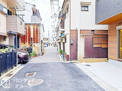 前面道路含む外観