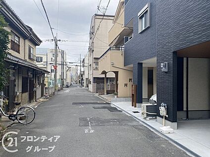 前面道路含む外観