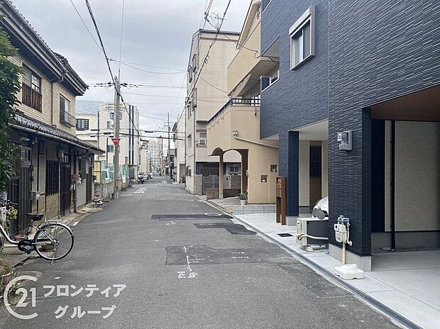 【前面道路含む外観】お家のご質問はお気軽にご相談下さい。