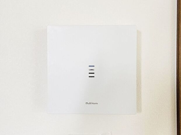 【防犯設備】スマホ対応のインターホン。家中どこにいてもスマホ1つで対応いただけます。また、宅配ボタンがあり自動応答も可能◎