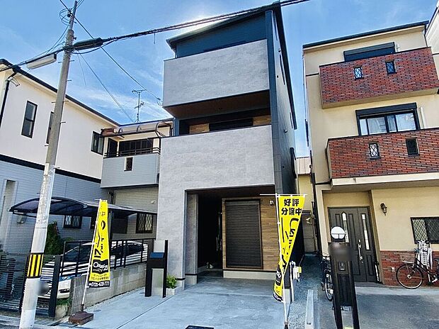 【外観】シンプルながらも存在感のある外観で、住む人を魅了し、日常に特別な時間をもたらす新築戸建てです