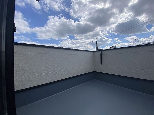 【バルコニー】おうちでBBQを楽しんだり家庭菜園やワンちゃんの日向ぼっこスペースとしても使え、ご家族の思い出づくりに+αの働きをしてくれます