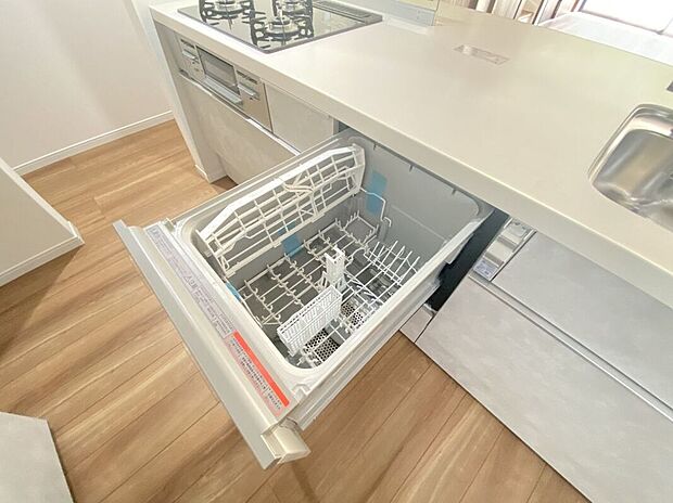【その他設備】嬉しい便利な食洗器付き!家事負担を軽減し、その分ご家族やご自身の時間を楽しむことができます