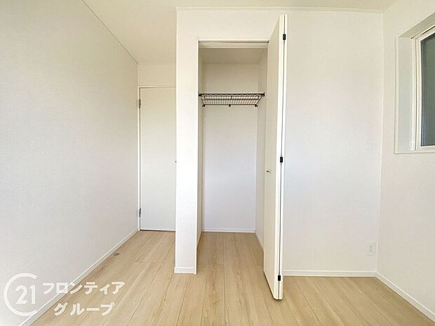 【収納】奥行きのあるクローゼットでたっぷり収納できますね