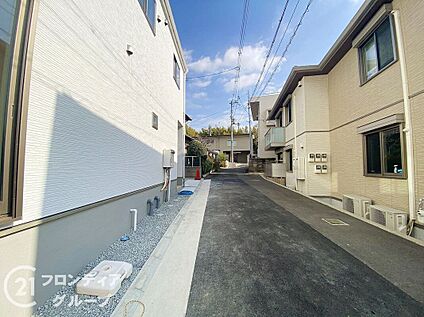 前面道路含む外観