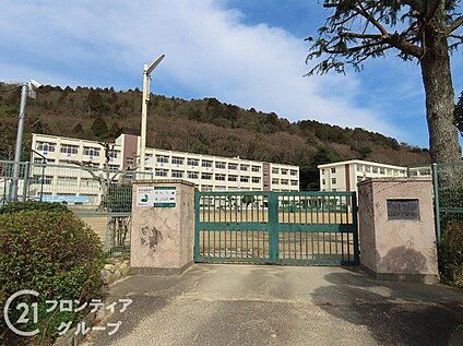 枚方市立山田中学校 1210m