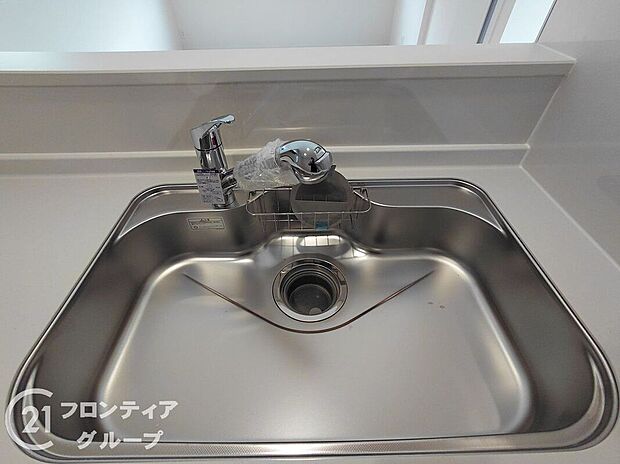 【その他設備】蛇口の先端に浄水器を内蔵。場所をとらない浄水器です。