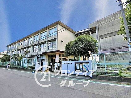 枚方市立殿山第一小学校 130m