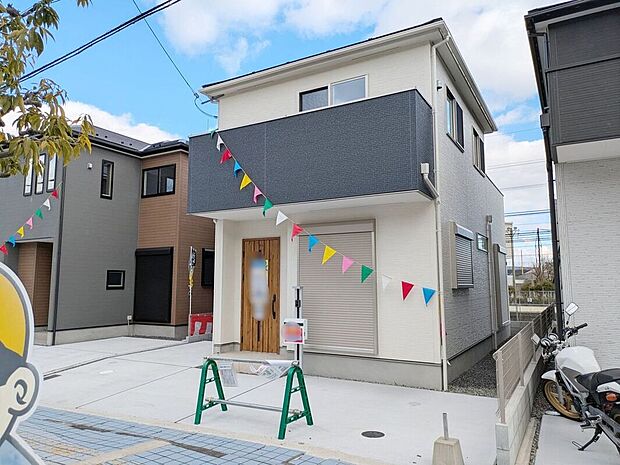 外壁には雨の汚れを浮かして洗い流す、クリーニング機能付きサイディング材を採用しております。自然の力でいつまでも綺麗な外観が保てます!