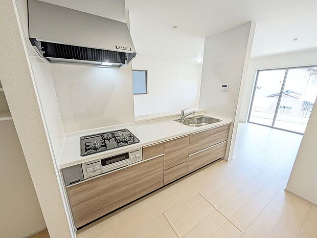 【キッチン】お手入れが楽に行える換気扇やステンレスワークトップは毎日お料理する奥様の味方!