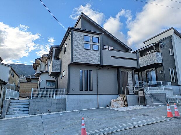 【外観】\当社は年中無休でご案内可能/水曜日や祝日、年末年始も休まず営業!お仕事の予定を無理に変えなくともご案内、ご相談が可能です!お気軽にお問い合わせください♪