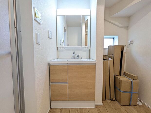 【洗面】収納たっぷりのキャビネットは、使いやすく清潔感のある洗面室に!