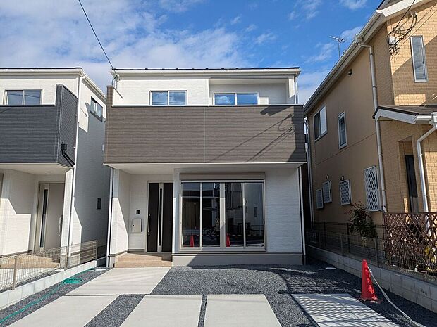 【外観】【2号棟】現地外観写真\当社は年中無休でご案内可能/水曜日や祝日、年末年始も休まず営業!お仕事の予定を無理に変えなくともご案内、ご相談が可能です!お気軽にお問い合わせください♪しており利便性の良い環境