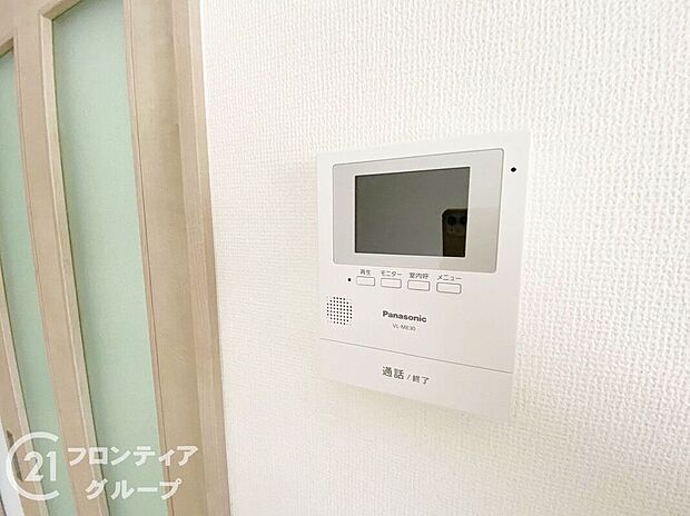 【防犯設備】女性やお子様にも安心のTVモニター付きインターホン!一目で来客を確認できるので、特に小さなお子様をお持ちのご家庭でも安心してお住まい頂ける設備です。