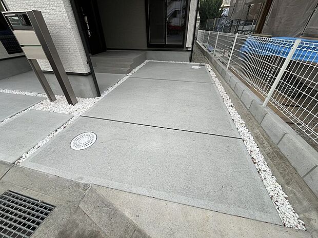 【駐車場】駐車場完備で、車をお持ちの方も安心して利用できる便利で快適な環境が整っており、日常の移動がスムーズです!