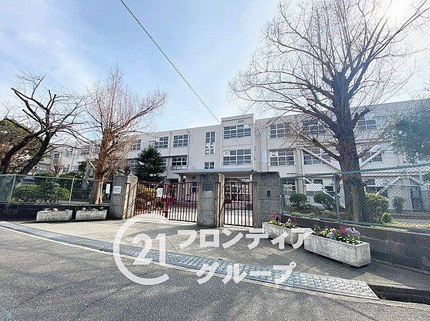西宮市立学文中学校(約890m)