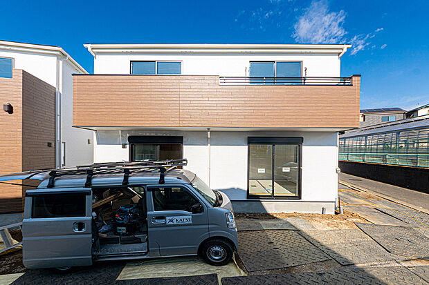 ☆☆ 誰もが望む陽当たり ☆☆
道路は東南向き、南側はカースペース2台分スペース。
◎太陽の恩恵をたっぷりと感じて、日差しと共に暮らせる充実感を!