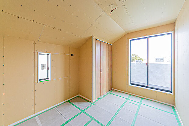 【☆☆角住居の陽当たり・開放感☆☆】一日のスタートに欠かせない陽ざし。朝の目覚めも太陽の力で元気にスッキリと。
風通しや開放感も良いお部屋だからストレスフリーな空間に。