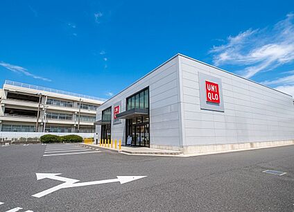 ユニクロ横浜下瀬谷店 400m(5分)