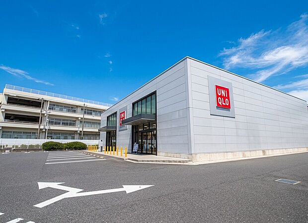 ユニクロ横浜下瀬谷店（約400m・徒歩5分）