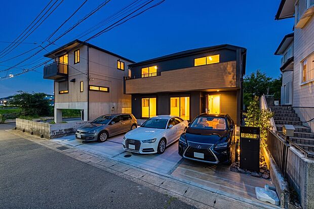 【☆☆ 群を抜いた満足感 ☆☆】*夜景色と駐車されている車はCG加工です。価格には含まれておりません。