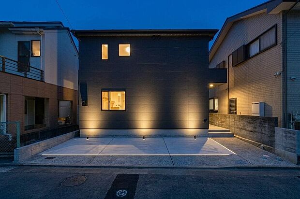 【「静寂を味方にする、上質な暮らし。」】スタイリッシュなデザインに心満たされる憧れの家。
（画像の一部AIによる画像処理及びCGにて照明等を配置しているイメージ画像です。実際とは異なります）