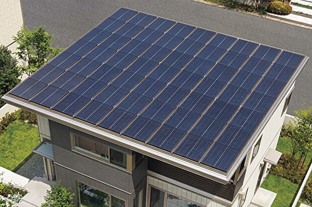 【太陽光発電システム】太陽の光を電気に変換し、環境と家計にやさしい暮らしを実現。月々の光熱費が抑えられ、もしもの災害時も電気が使えます。