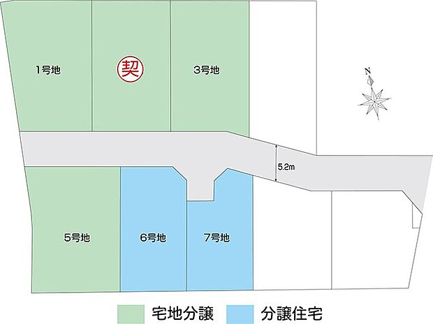 【全体区画図】東側で接道する市道仏生山駅平池線から、街の西側に開発道路を引き込み、中間に車の転回広場を設けました。分譲地の北側と西側を里道と水路が取り巻き、東側の市道と合わせて街区の開放性を高めています。