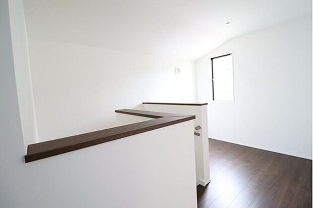 【ランドリーホールのある暮らし】各居室への収納が楽々♪