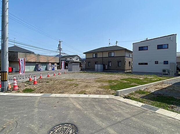 現地(2025年4月)撮影
徒歩圏内に日常の買い物に便利な商業施設が揃っています。