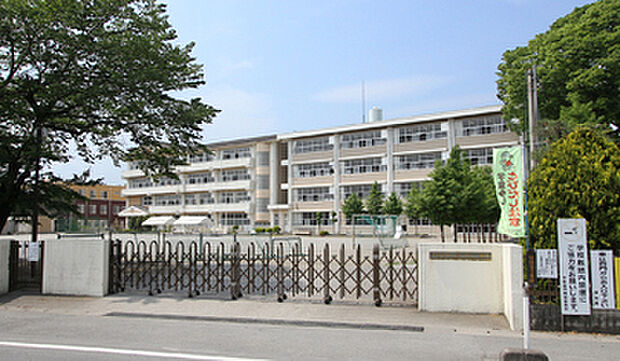 姿川第二小学校:徒歩約16~17分(約1,210m~1,330m)
ゆとりをもって通学できる距離。毎日の通学で体力づくりにもつながる環境です。