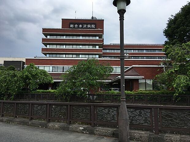 総合水沢病院まで徒歩7分（約530m）ちょっとした体調の変化や子どもの発熱にも、無理をせず相談できる距離に医療機関がある安心感。日常の中で気軽に頼れる存在が、家族の毎日をそっと支えます。