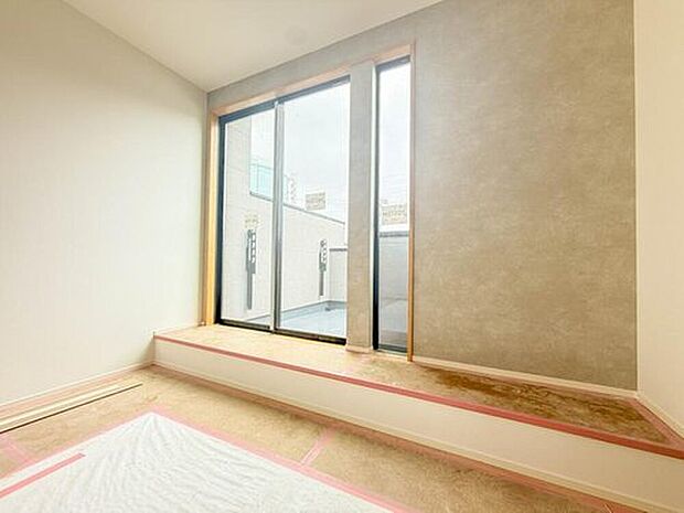 【リビング】うららかな陽射しがどのお部屋にも降り注ぎますように、快適さを追求した間取設計。得難い立地環境での生活を恵みの豊かな永住の地へと変えてくれます。