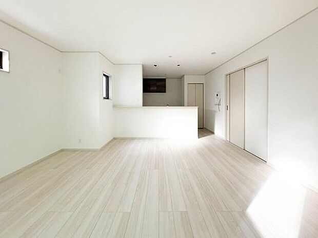 【3号棟【LDK17.5帖】】光が溢れ、風も溢れ、居心地のよい住空間、自然体で過ごせる住空間にリビングを。それは住むというシンプルなカタチをどこまでも追求してきた結果です。