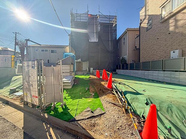 【駐車場】毎日の生活にマイカーが必須という方は、購入を検討する際、駐車場があることは大事な条件です。毎日の通勤や家族の送迎、買い物やお出かけなどクルマのある暮らしを満喫したい方は要チェック。